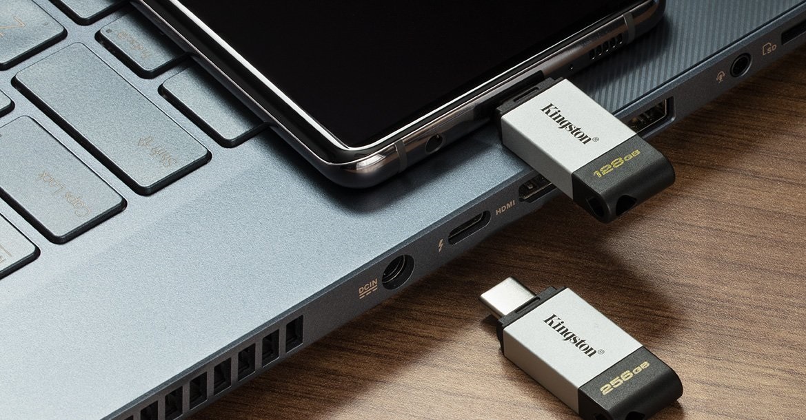 Флеш накопитель USB 3.2 32Gb Kingston DataTraveler 80 (DT80/32GB, OTG Type-C, 200MB/s, black-silver)