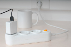 Сетевой удлинитель КУБ (Powercube PC-1-1,5M, 3 розетки, 1.5 метра, 16A, выключатель, white) RTL