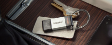 Флеш накопитель USB 3.2 32Gb Kingston DataTraveler 80 (DT80/32GB, OTG Type-C, 200MB/s, black-silver)