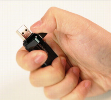 Флеш накопитель USB 2.0 64Gb ADATA UV240 (AUV240-64G-RWH, white-blue)